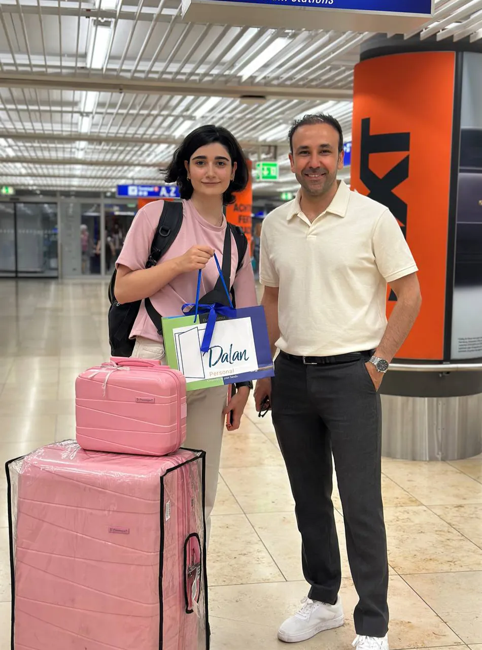 اولین گام‌ها در آلمان بسیار مهم هستند - به همین دلیل است که ما در محل حضور داریم و از استعدادهای خود در سفرشان حمایت می‌کنیم.