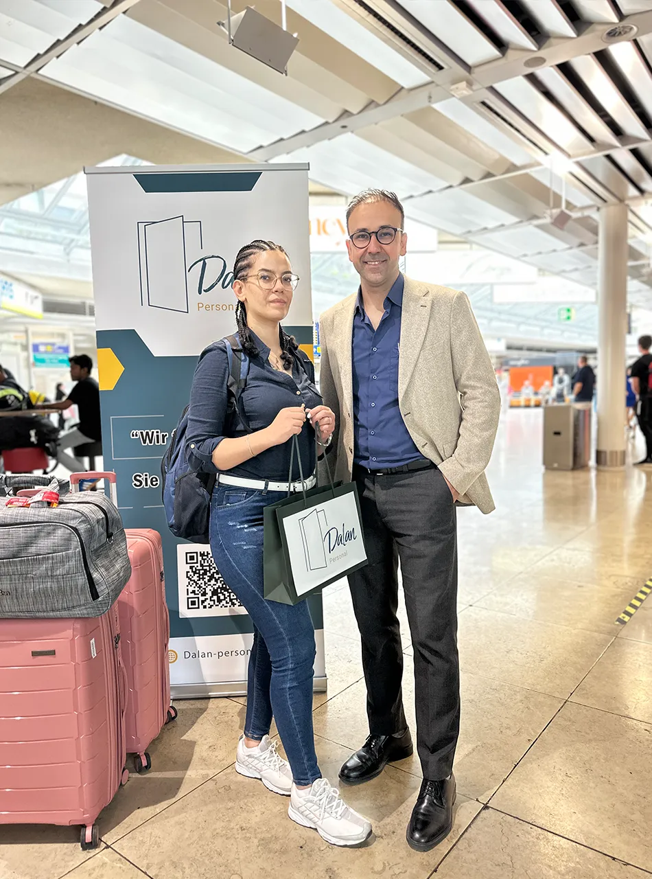 تحویل حضوری، آشنایی و اولین گام‌های آنها در آلمان - ما همیشه در کنار آنها هستیم.